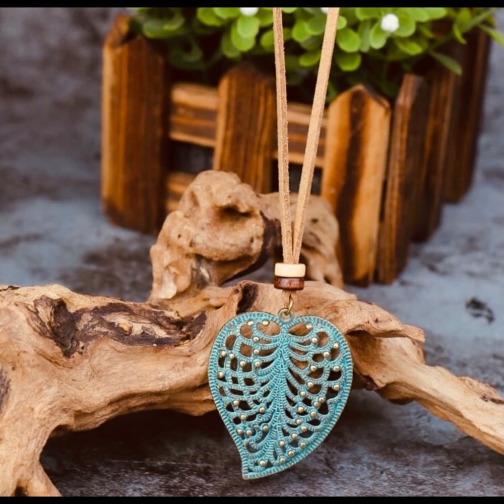 NWT Boho Turquoise Pendant & Suede Necklace